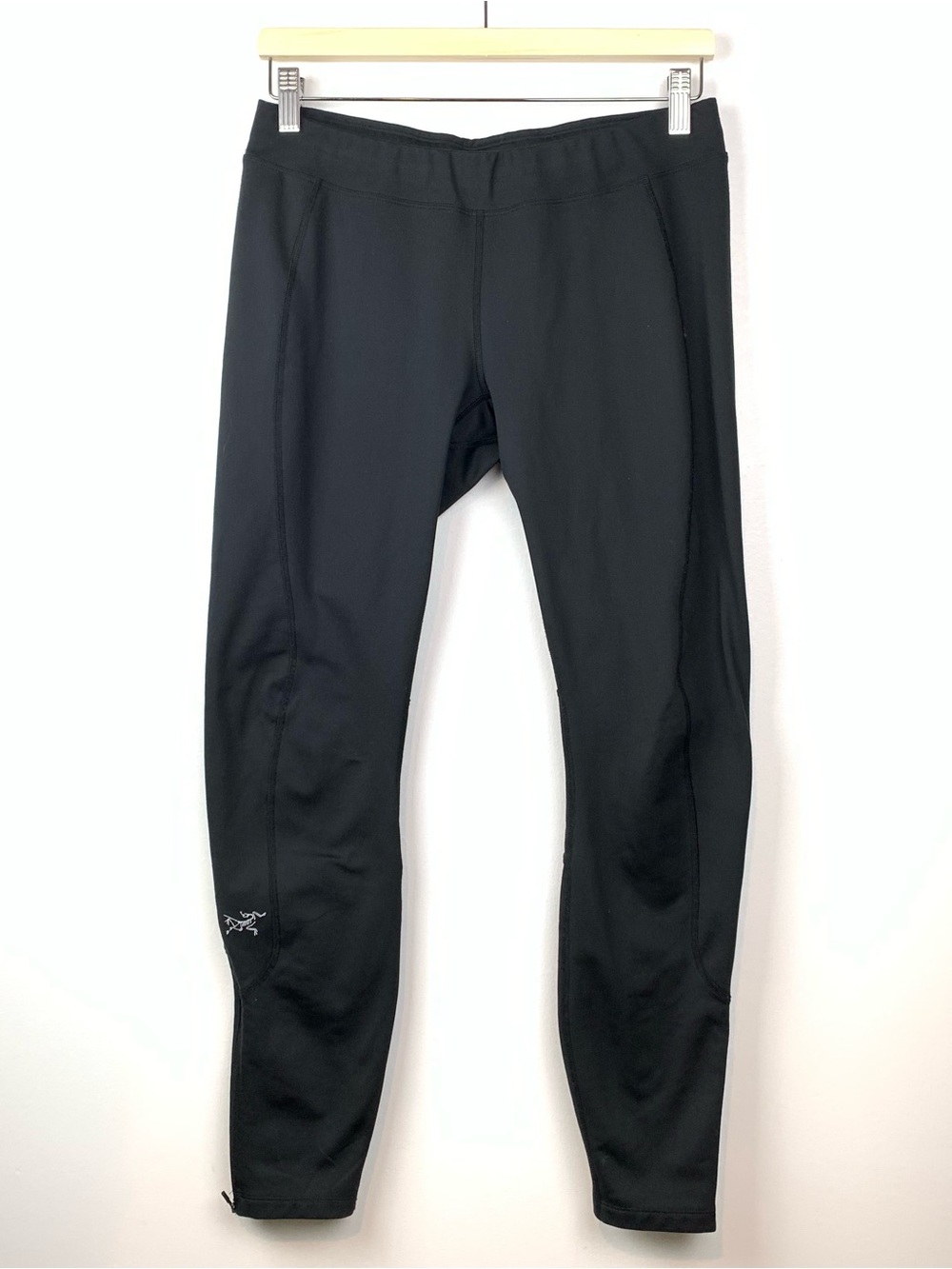 Arc’teryx Leggings Black Sz Medium Waist 29” Zip Ankles Pockets Logo Arcteryx